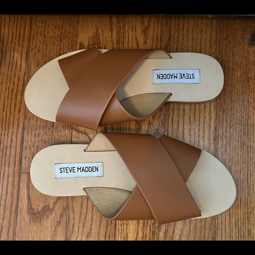 Womens Steve Madden flat sandals, sz 5.5